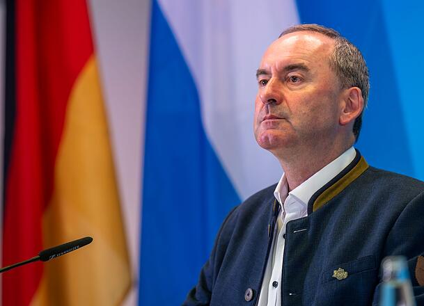 Hubert Aiwanger (Freie Wähler) will eine bessere Zusammenarbeit zwischen den Ministerien beim Thema Raumfahrt. Hubert Aiwanger (Freie Wähler) will eine bessere Zusammenarbeit zwischen den Ministerien beim Thema Raumfahrt.