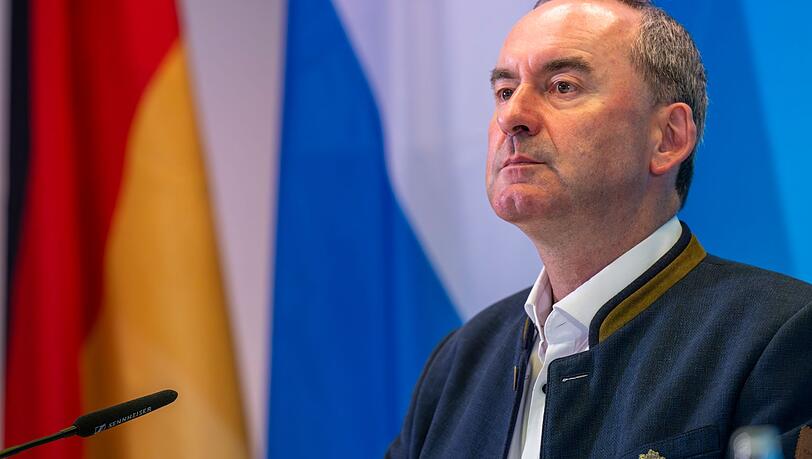 Hubert Aiwanger (Freie Wähler) will eine bessere Zusammenarbeit zwischen den Ministerien beim Thema Raumfahrt. Hubert Aiwanger (Freie Wähler) will eine bessere Zusammenarbeit zwischen den Ministerien beim Thema Raumfahrt.