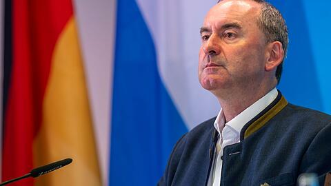 Hubert Aiwanger (Freie Wähler) will eine bessere Zusammenarbeit zwischen den Ministerien beim Thema Raumfahrt.