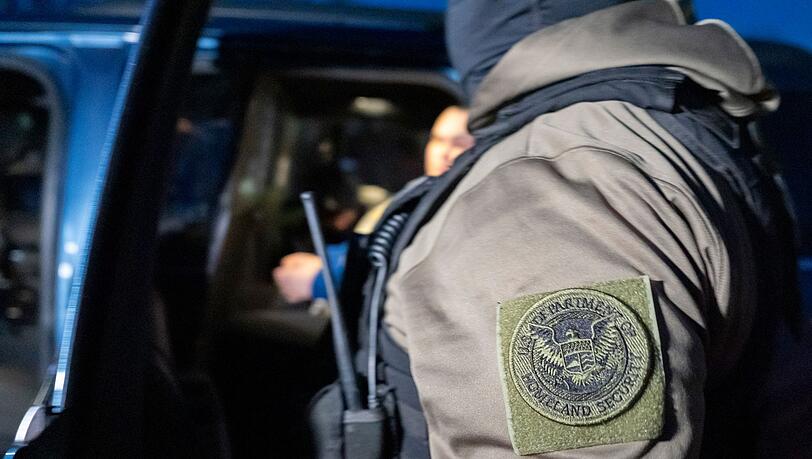 In den USA wird heftig über einen ICE-Einsatz in einem Kindergarten diskutiert. In den USA wird heftig über einen ICE-Einsatz in einem Kindergarten diskutiert.