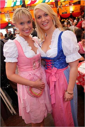 Die letzten Jahre war bei "Tracht & Pracht" einiges geboten. 2011 ließen sich auch Prominente wie Alina Baumann, Tim Lobinger, Michael Guillaume,Peyman Amin, Liliana Matthäu und Alisar Ailabouni im Hippodrom blicken. Klicken Sie durch die Bilder!