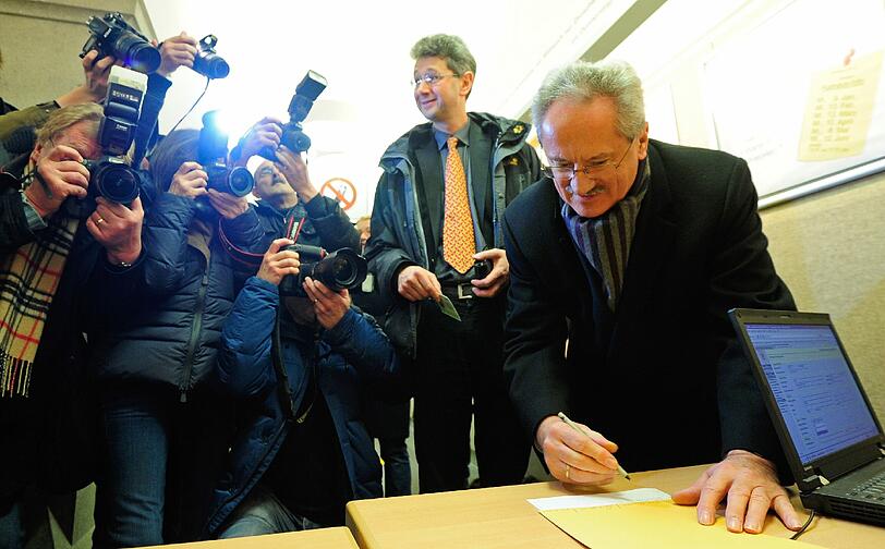 Mittelmäßiger Andrang beim Start des Volksbegehrens gegen die Studiengebühren in Bayern.