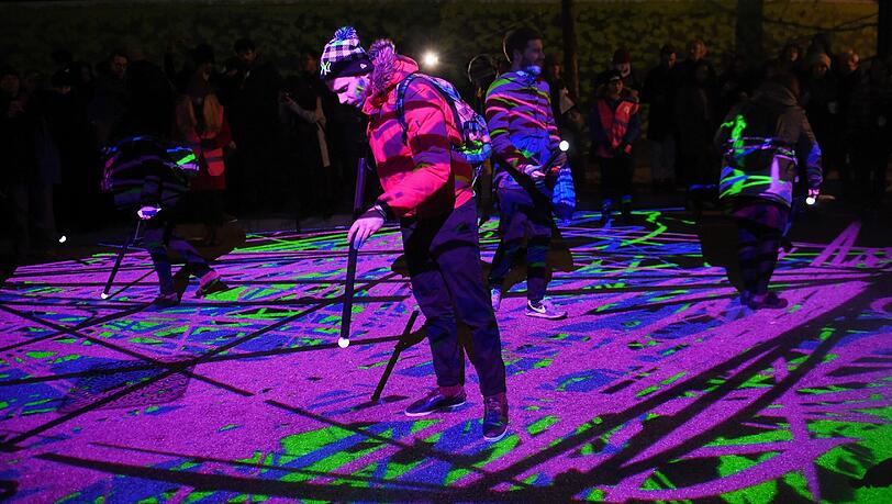 In London findet zur Zeit das Lumiere-Festival statt. An belebten Orten werden tolle Licht-Shows gezeigt. In London findet zur Zeit das Lumiere-Festival statt. An belebten Orten werden tolle Licht-Shows gezeigt.