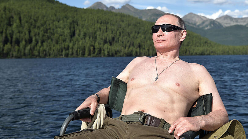 Waldimir Putin hingegen glänzte mal wieder durch Weglassen. Oben ohne machte der Kreml-Chef Urlaub in Sibirien.