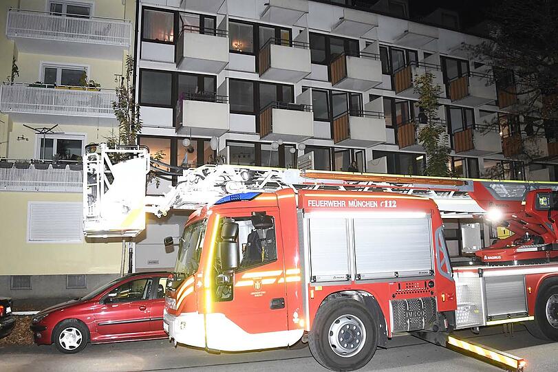 Die Säbener Straße musste für etwa zwei Stunden komplett gesperrt werden.