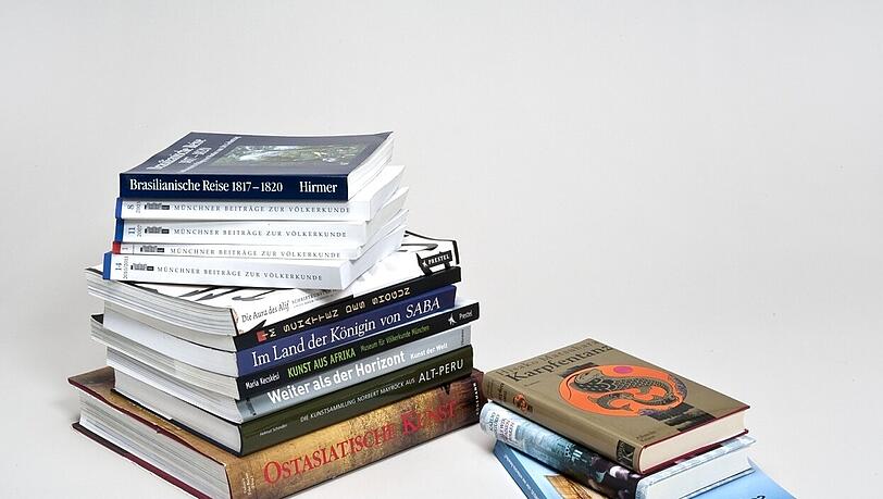 Die Besucher sollen ein Buch ihrer Wahl mit in den Turm bringen (Symbolfoto). Die Besucher sollen ein Buch ihrer Wahl mit in den Turm bringen (Symbolfoto).