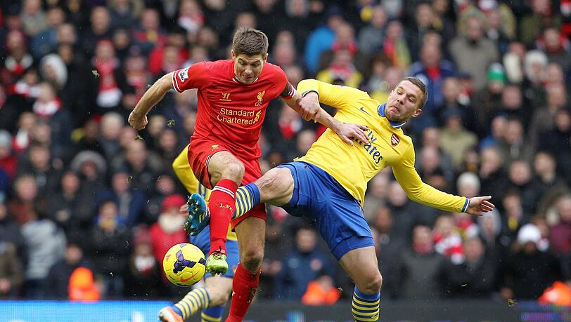 Der FC Arsenal mit Lukas Podolski (r.) ging mit 1:5 beim FC Liverpool unter. Der FC Arsenal mit Lukas Podolski (r.) ging mit 1:5 beim FC Liverpool unter.