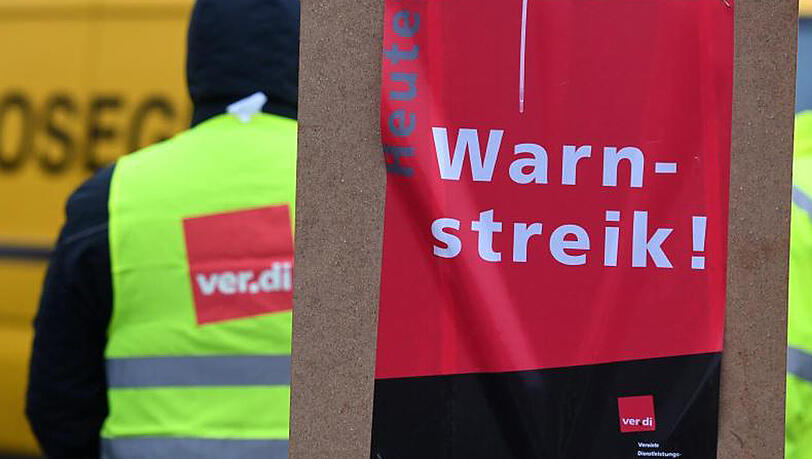 Bei einem ersten Warnstreik hatten vor einer Woche nach Gewerkschaftsangaben 1000 Mitarbeiter die Arbeiter niedergelegt.