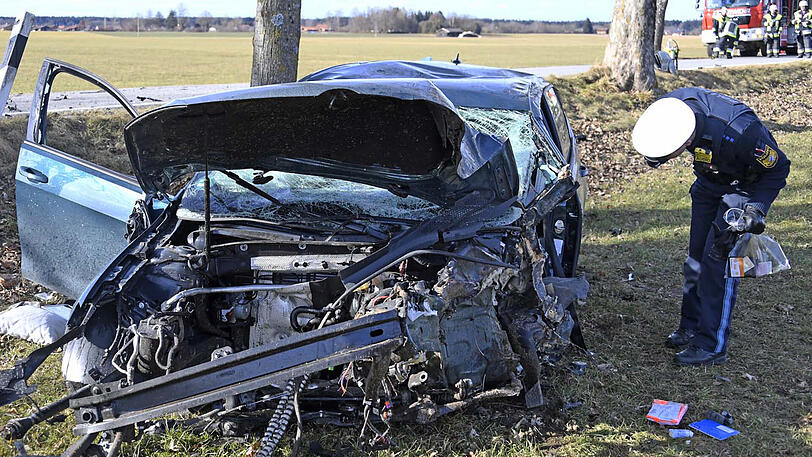 Bei dem Unfall im Landkreis Miesbach ist ein 86-Jähriger ums Leben gekommen.