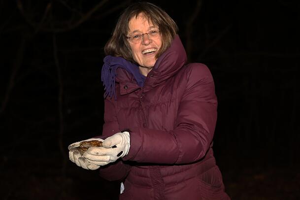 Die Harlachingerin Christiane Hartmann, 64, arbeitet als Alltagsbegleiterin für Senioren. Neben ihrem Beruf engagiert sie sich beim Schutz von Kröten und Fröschen am Perlacher Forst. Die Harlachingerin Christiane Hartmann, 64, arbeitet als Alltagsbegleiterin für Senioren. Neben ihrem Beruf engagiert sie sich beim Schutz von Kröten und Fröschen am Perlacher Forst.