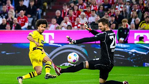 Karim Adeyemi (l) brachte den BVB früh in Führung.