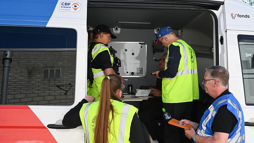 Die Polizei sucht mit einem Großaufgebot nach den Geschwistern.
