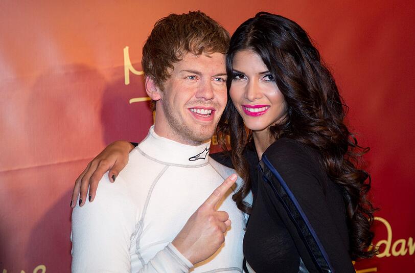 Bei Madame Tussaud: Hier knutscht Micaela Schäfer unseren Weltmeister Sebastian Vettel.