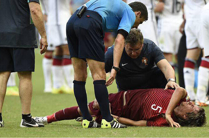 Für den Portugiesen Fabio Coentrao war die WM schon nach dem ersten Spiel vorbei. Beim 0:4-Debakel gegen Deutschland zog sich der Champions-League-Sieger bei einem Sprint an der Außenlinie ohne Fremdeinwirkung eine schwere Adduktorenverletzung zu.
