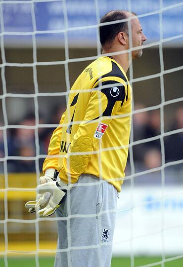 Die Bilder von Gabor Kiraly bei den Löwen.
