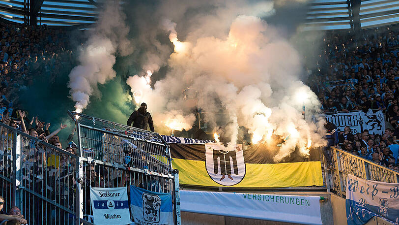 Wegen des Pyro-Vorfalls musste die Partie der Löwen kurzzeitig unterbrochen werden.