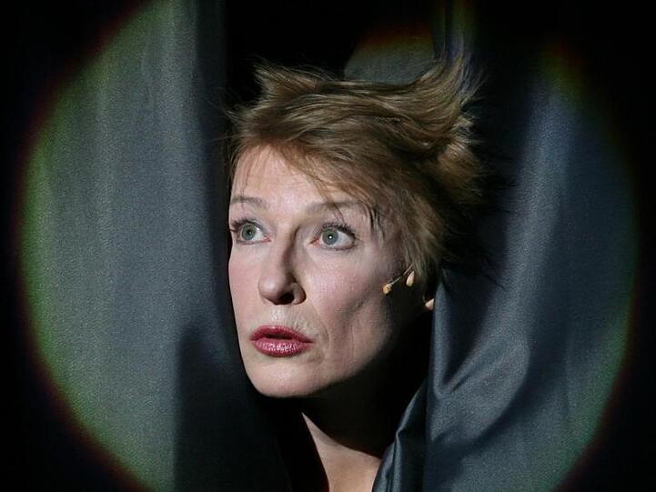 Dagmar Manzel bei der Probe zu dem Stück "Die sieben Todsünden" von Bertolt Brecht und Kurt Weill in der Komischen Oper.