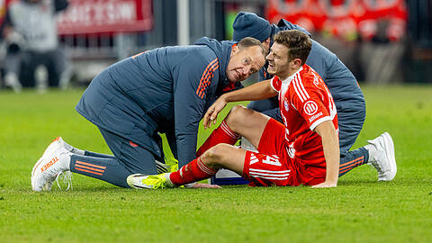 Josip Stanisic verletzte sich gegen Wolfsburg.