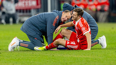 Josip Stanisic verletzte sich gegen Wolfsburg.