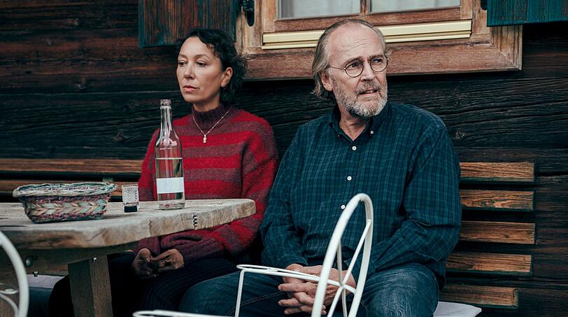 Fanny (Ursula Strauss) kommt in ihrem Fall nicht so recht weiter und findet wie immer Hilfe bei ihrem Vater Hannes (Sven-Eric Bechtolf), der ebenfalls Polizist war.