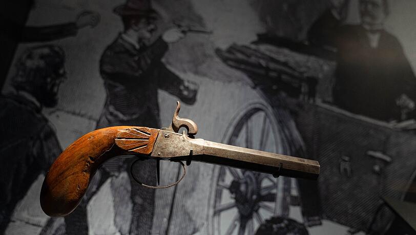 Mit dieser Pistole schoss der Attentäter 1874 in Bad Kissingen auf Otto von Bismarck. Mit dieser Pistole schoss der Attentäter 1874 in Bad Kissingen auf Otto von Bismarck.
