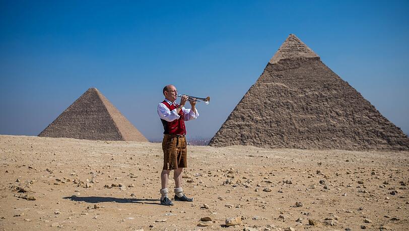 Franz Himpsl ist der Gründer der Unterbiberger Hofmusik. Im Eröffnungsfilm "Über Unterbiberger" ist er aber auch fern der Heimat zu sehen.