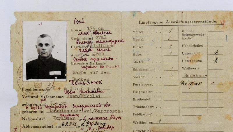 Das wichtigste Beweisstück ist authentisch: Der KZ-Aufseher-Ausweis von John Demjanjuk Das wichtigste Beweisstück ist authentisch: Der KZ-Aufseher-Ausweis von John Demjanjuk