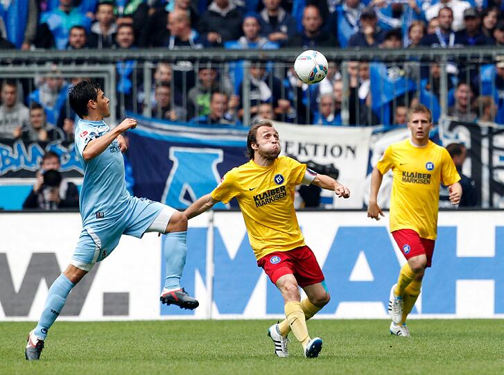 KEVIN VOLLAND: Toll, sein Einsatz. Der 18-Jährige gab keinen Ball verloren und war kämpferisch bester Löwe. Hatte zwar keine echte Chance, aber auch so war es wieder ein feines Spiel des künftigen Hoffenheimers. Wurde unter Applaus ausgewechselt. Note 3