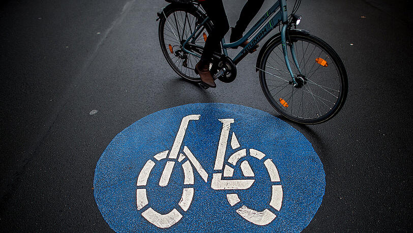 Auch Fahrradfahrer müssen sich im Verkehr natürlich an bestimmte Regeln halten. Die ein oder andere dürfte möglicherweise überraschen. (Symbolbild) Auch Fahrradfahrer müssen sich im Verkehr natürlich an bestimmte Regeln halten. Die ein oder andere dürfte möglicherweise überraschen. (Symbolbild)