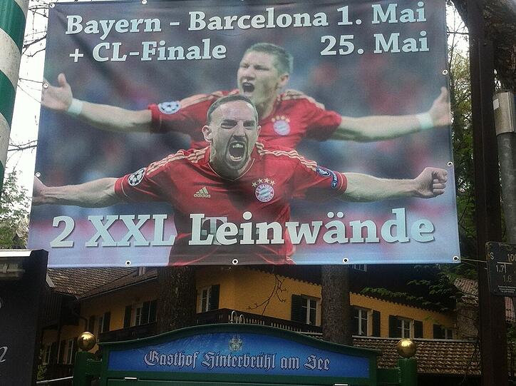 Der zweite Termin wird wieder heiß: Das Banner des Gasthofs Hinterbrühl.