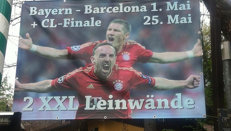 Der zweite Termin wird wieder heiß: Das Banner des Gasthofs Hinterbrühl. Der zweite Termin wird wieder heiß: Das Banner des Gasthofs Hinterbrühl.