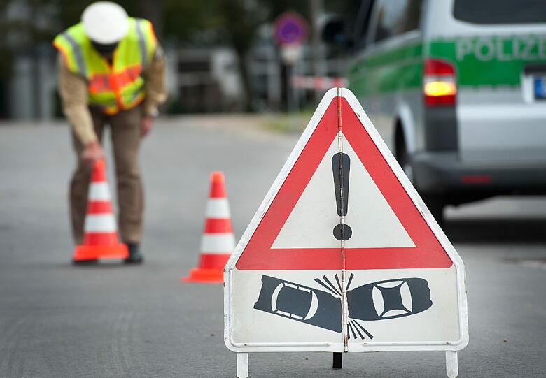 Straßensperrung nach den Umfall (Symbolbild).