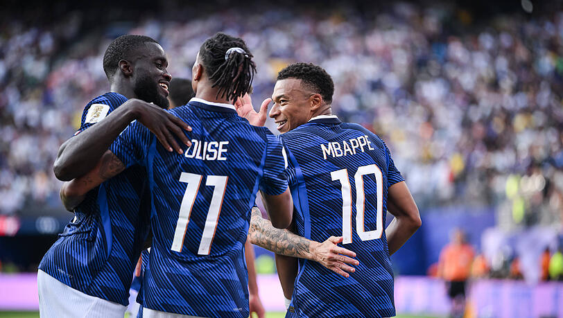Dayot Upamecano (v.l.) mit Olise und Mbapp&eacute;.