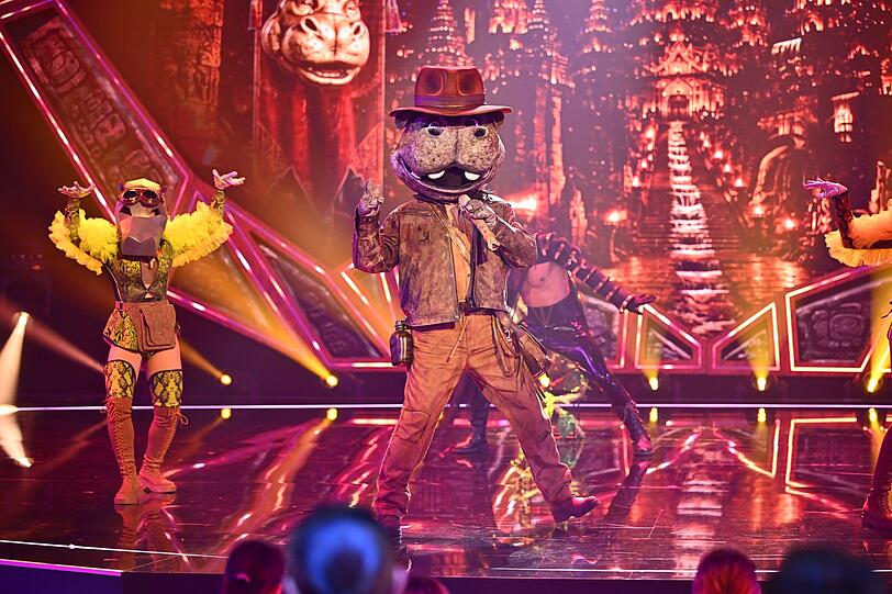 "Hippo Jones" sang ein fulminantes "Pulp Fiction"-Medley. Die Ratecrew lag mit ihren Vermutungen meilenweit daneben. "Hippo Jones" sang ein fulminantes "Pulp Fiction"-Medley. Die Ratecrew lag mit ihren Vermutungen meilenweit daneben.
