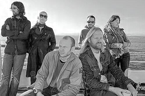 Kammermusik in intensiven Grautönen: Der Norweger Christian Wall- rumrod (3.v.l.) ist mit Sextett heute in Nürnberg bei &bdquo;Art of Jazz&ldquo;.