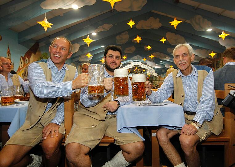 Die beiden mit Trainer Rainer Maurer (l.).