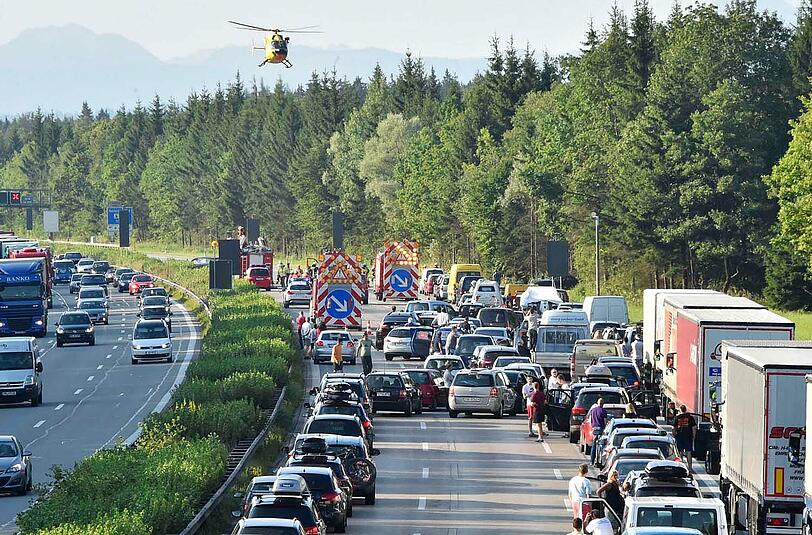 Auf der A8 bildete sich ein acht Kilometer langer Rückstau bis auf die A99.