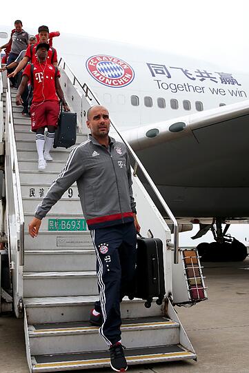 Weitere Bilder von der Ankunft des FC Bayern in Shanghai