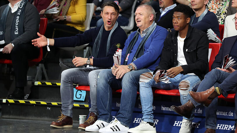 Niko Kovac (l.), Bruno Kovacevic, Chef-Chauffeur des FC Bayern (m.) und David Alaba.