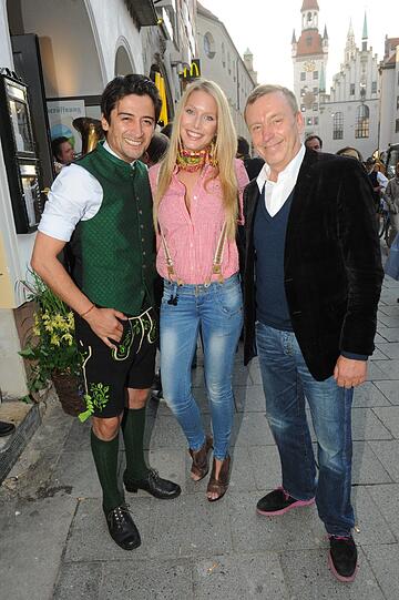 Adrian Can mit Model Jenny und Franz Rauch