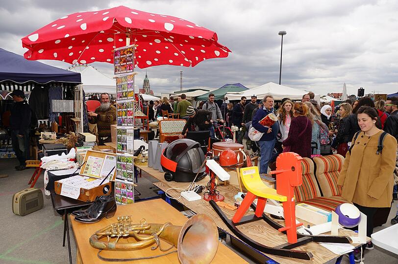 Krimskrams und Raritäten auf Bayerns größtem Flohmarkt: Die Bilder von der Theresienwiese zum Durchklicken.