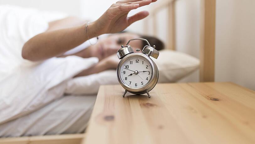Viele f&uuml;hlen sich noch nicht ausgeschlafen, wenn morgens der Wecker klingelt &ndash; auf Dauer kein gutes Zeichen.