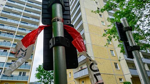 Der Junge war aus dem 11. Stock eines Hochhauses gest&uuml;rzt.