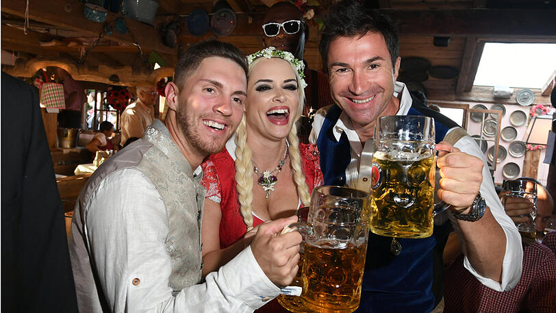 Joey Heindle mit Daniela Katzenberger und Luca Cordalis.