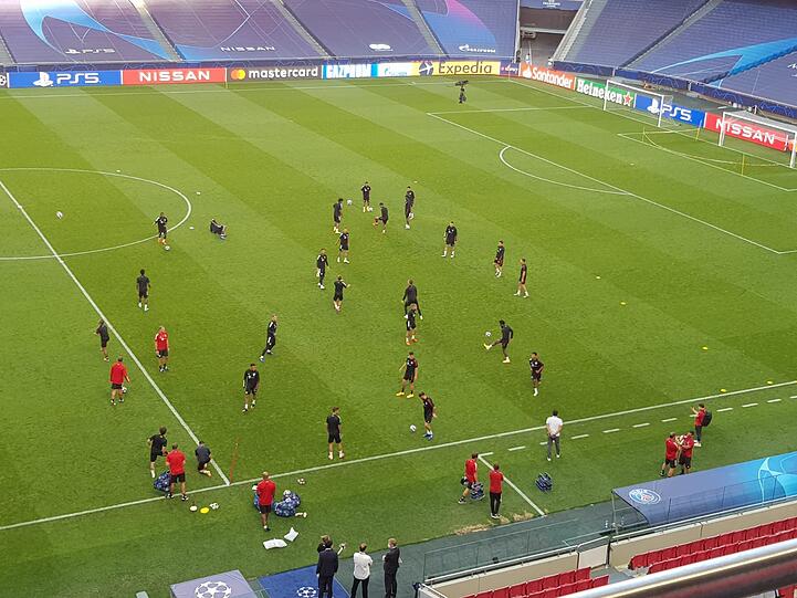Die Bayern-Stars absolvieren ihr Abschlusstraining im Estadio da Luz.