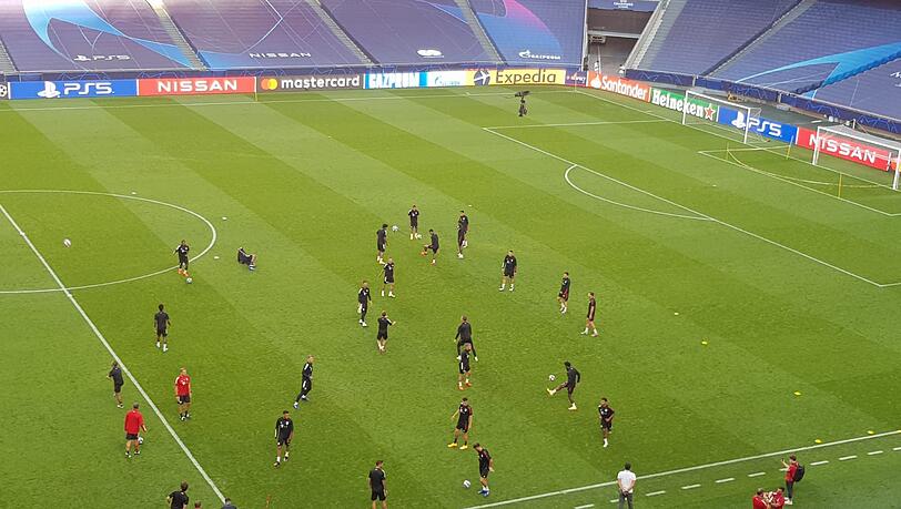 Die Bayern-Stars absolvieren ihr Abschlusstraining im Estadio da Luz. Die Bayern-Stars absolvieren ihr Abschlusstraining im Estadio da Luz.
