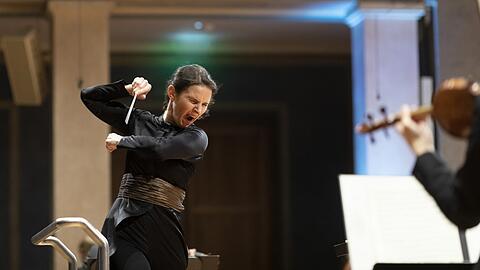 Oksana Lyniv dirigiert das Symphonieorchester des Bayerischen Rundfunks im Herkulessaal.