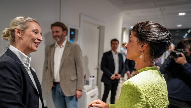 AfD-Chefin Alice Weidel und BSW-Gründerin Sahra Wagenknecht hatten sich im Herbst 2024 beim Sender "Welt" zum TV-Duell getroffen. Gespräche beider Parteien befürworten beide Seiten. (Archivbild)
