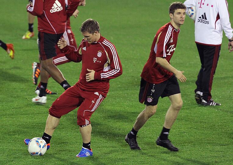 Trainingsauftakt in Doha: Trainer Heynckes lässt seine Spieler in der Luxusanlage "Aspire Academy" schwitzen.