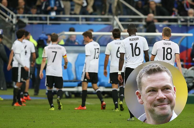 Fassungslosigkeit bei den Spielern der deutschen Nationalmannschaft nach den Geschehnissen beim Länderspiel in Paris.
